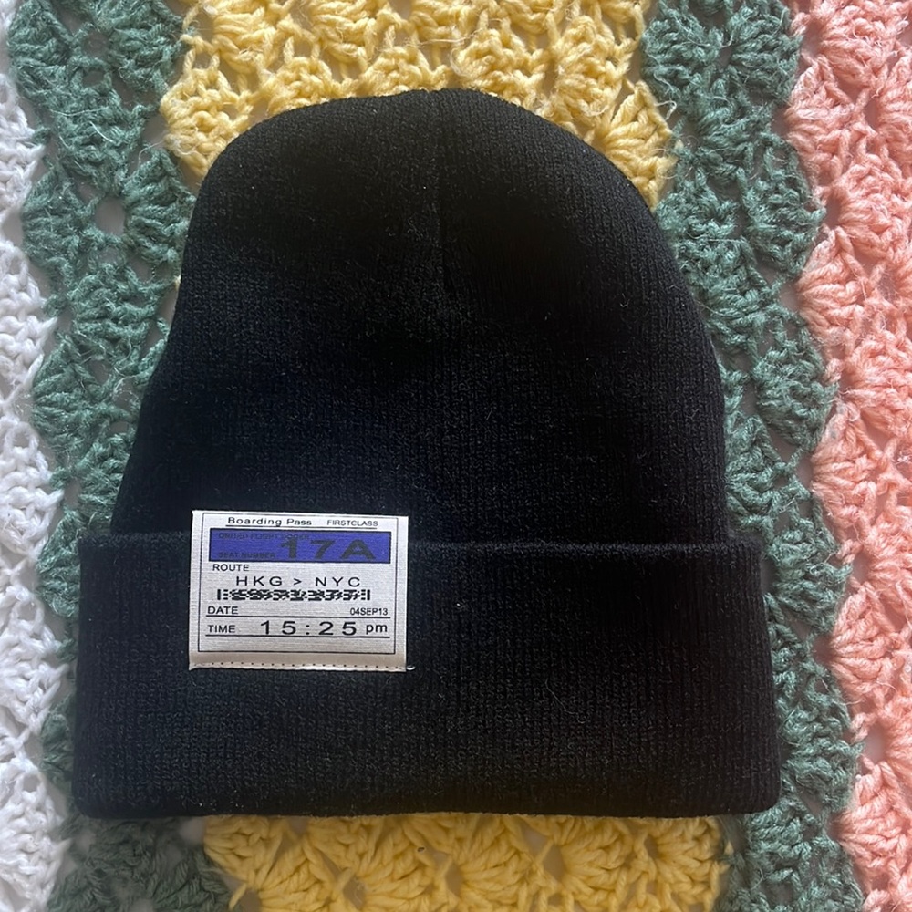 BOARDING PASS BEANIE- black